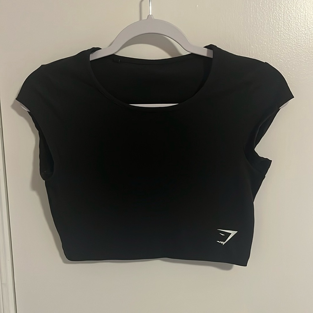 Black Gymshark crop top